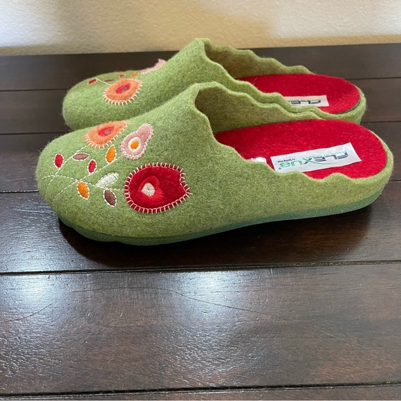 Flexus by Spring Step Women’s 6 Green Wool Slippers Embroidered Boho Floral NWOB - Picture 2 of 11